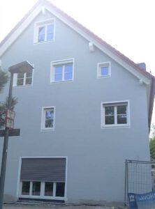 Renovia Komplettsanierer Bau Sanierung Renovierung Projekt Mehrfamilienhaus Fassade